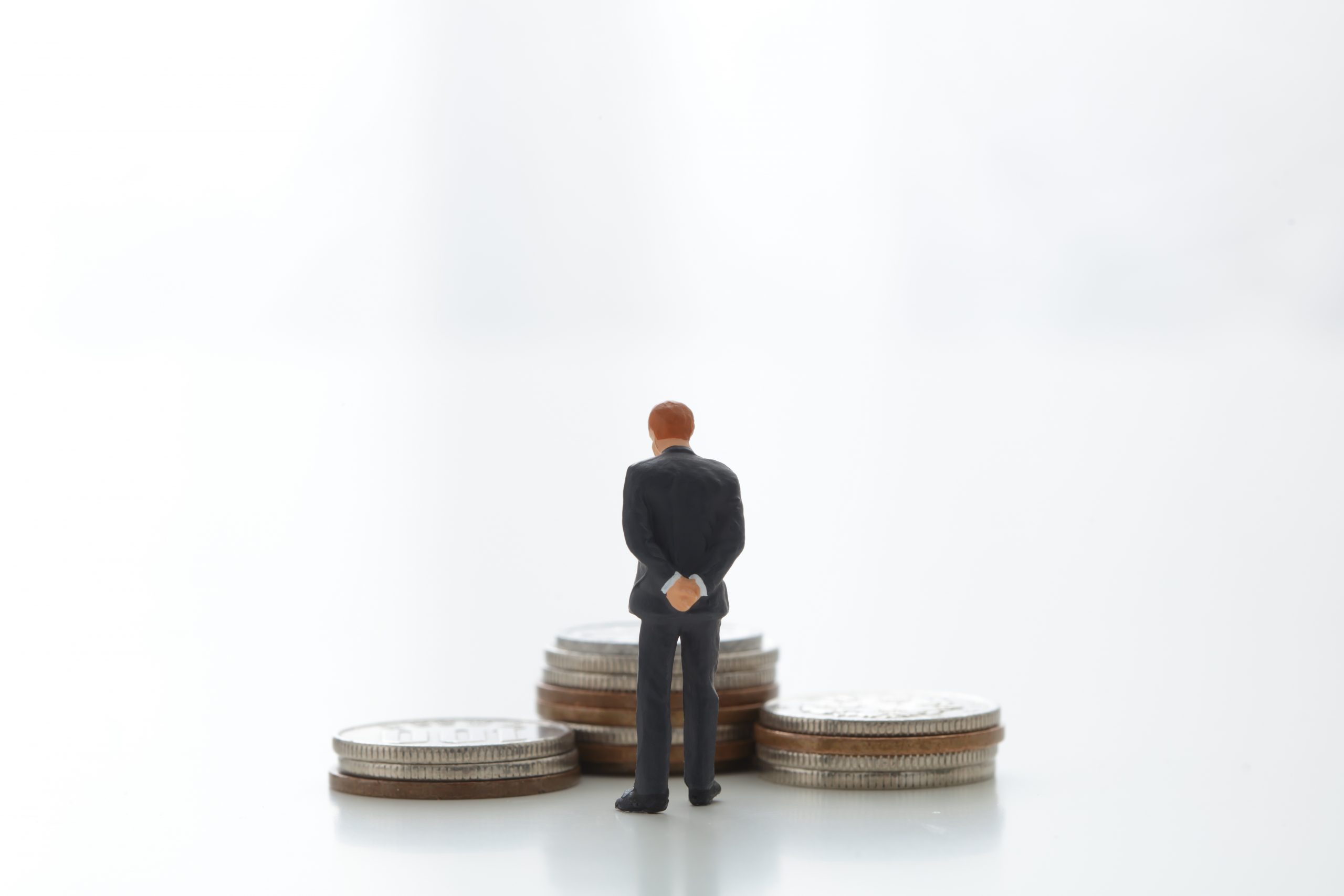 お金・男性ビジネスマン