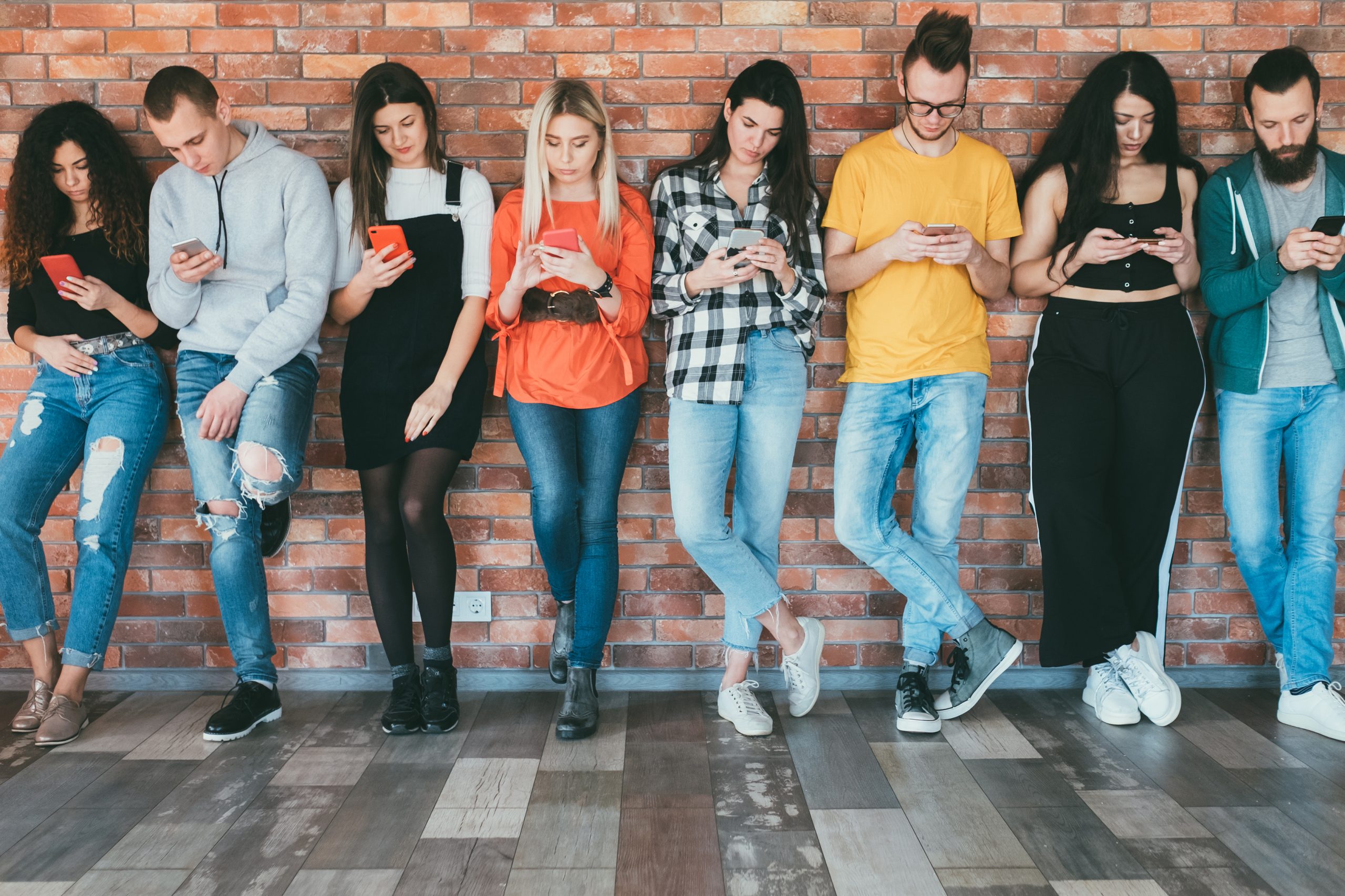 social networking millennials smartphones surfing