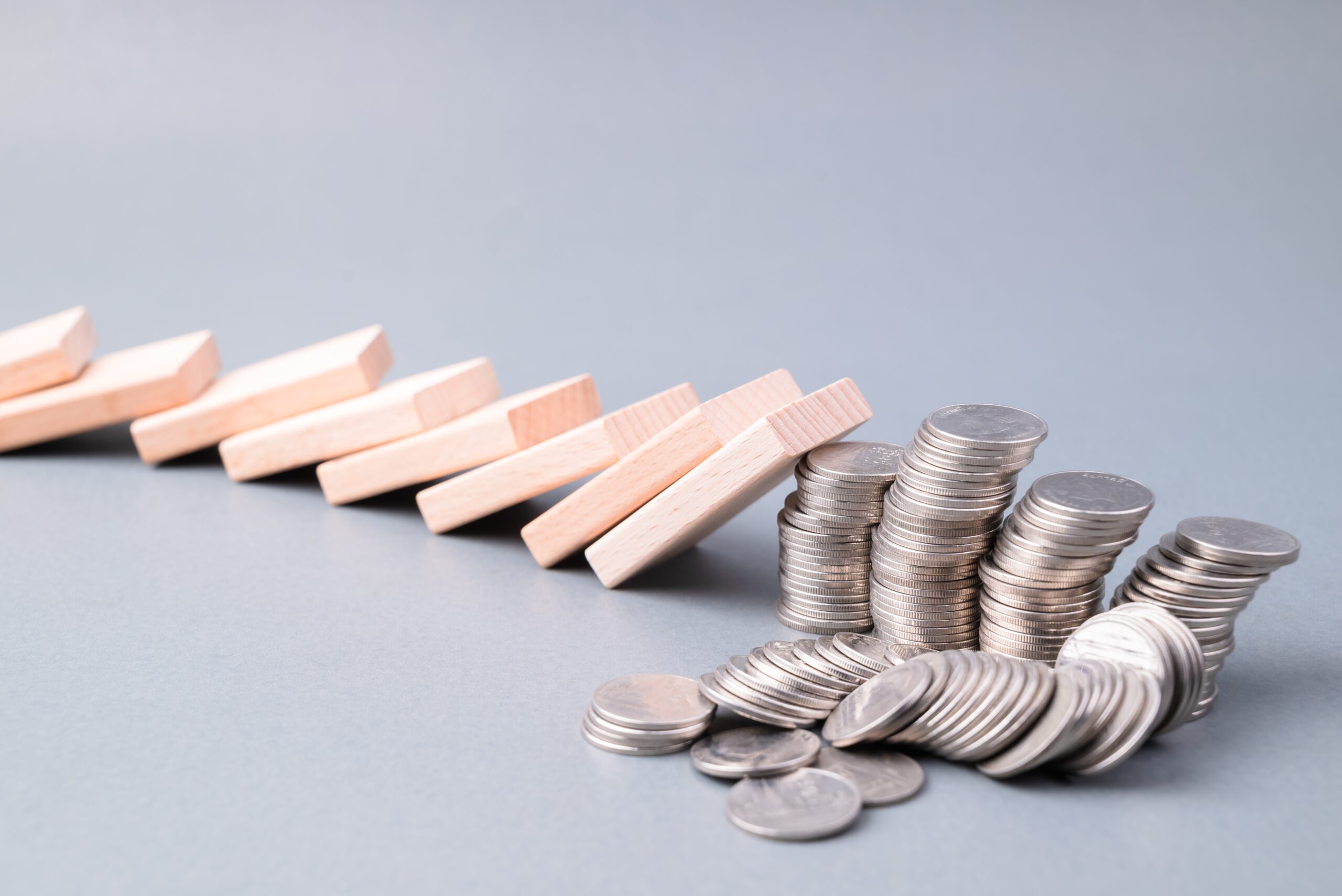 The European P2P market expands, but interest rates tend to go down. The analysts of the Robo.cash platform see this as certain patterns that may continue in the long term.