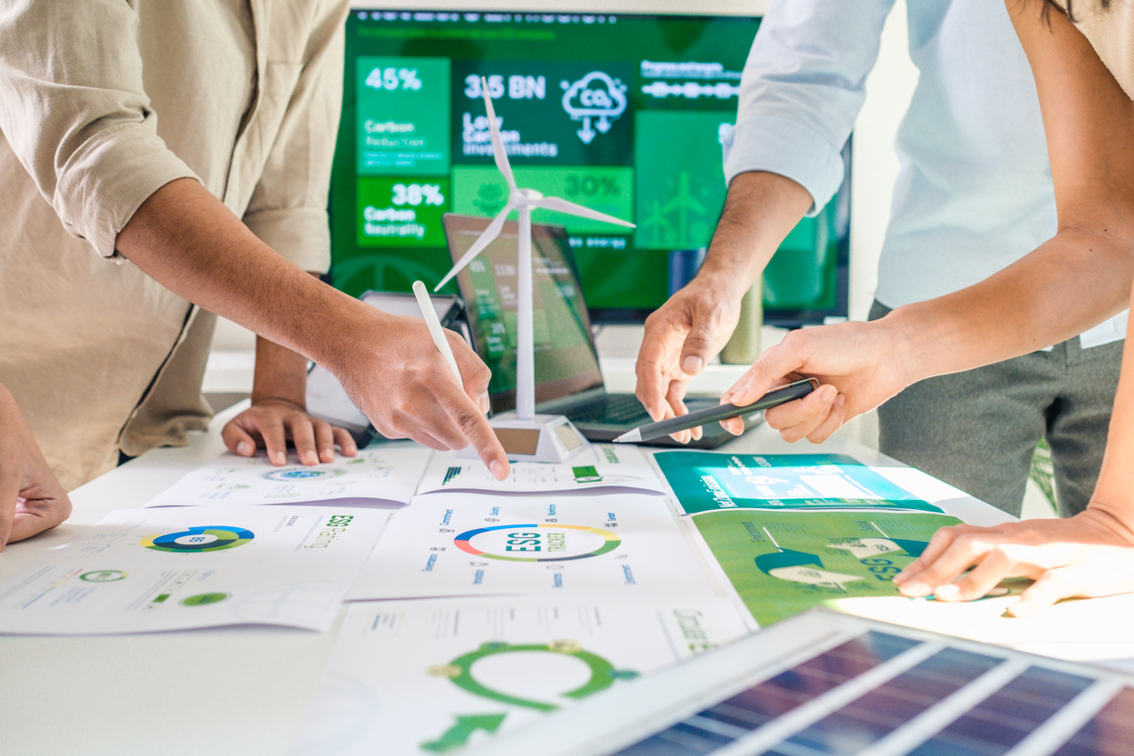 A new french law intended to speed up carbon transition is opening up private markets to retail investors, according to Moody’s Ratings.