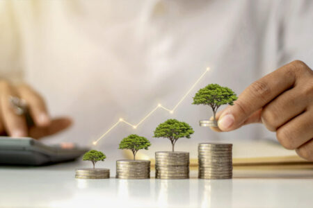 Oaktree closes debut ABF fund on $2bn