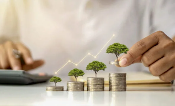 Oaktree closes debut ABF fund on $2bn