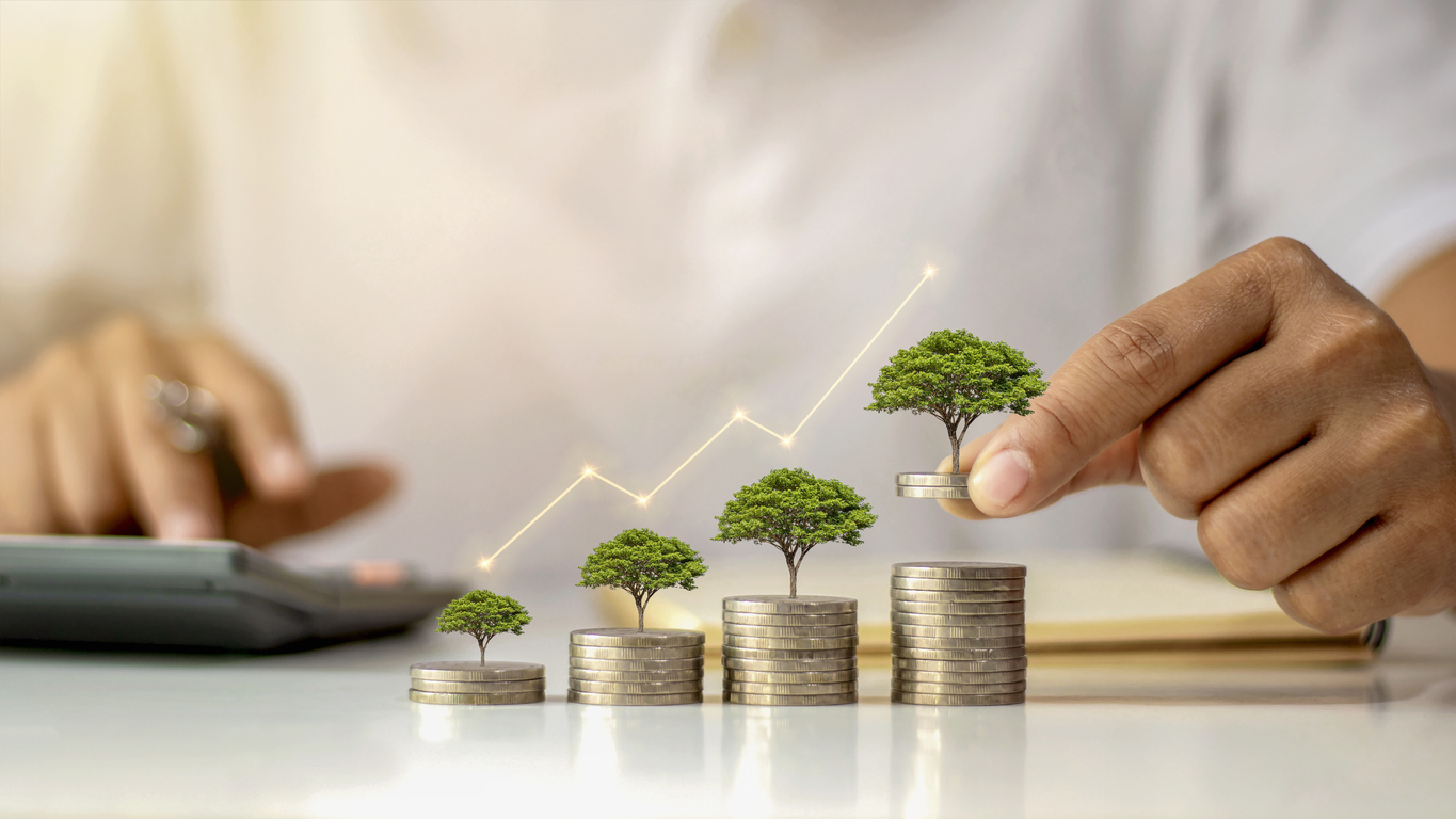 Oaktree closes debut ABF fund on $2bn